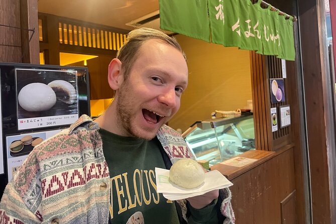 Asakusa 2 Hours Sweets and Palm Reading Tour