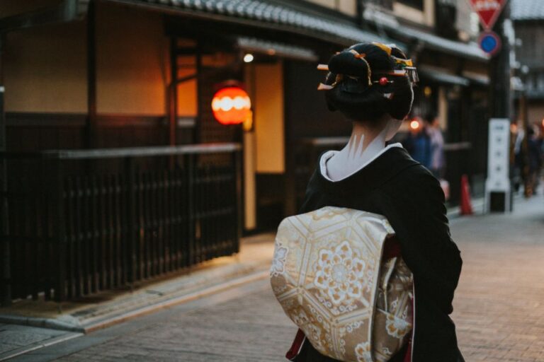 Audio Guide Tour Through Gion: Kiyomizu-Dera and Kodai-Ji