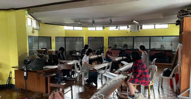 Experiential Lesson of the Japanese Instrument Koto