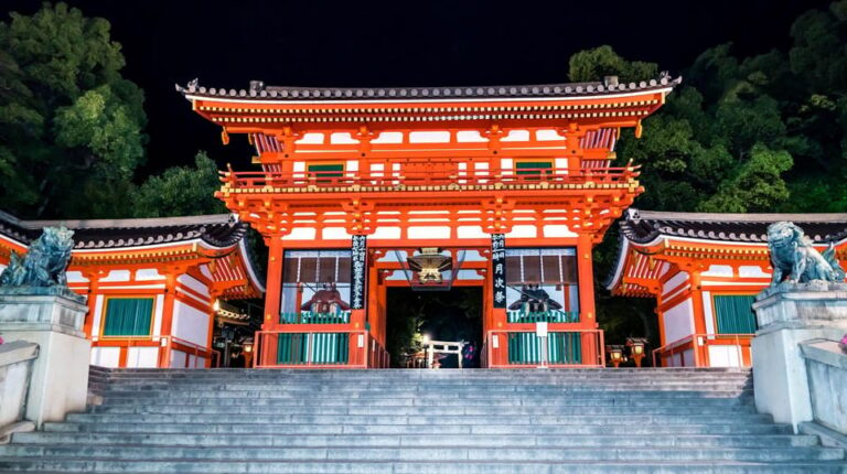 Kyoto: Gion Geisha District Walking Tour at Night