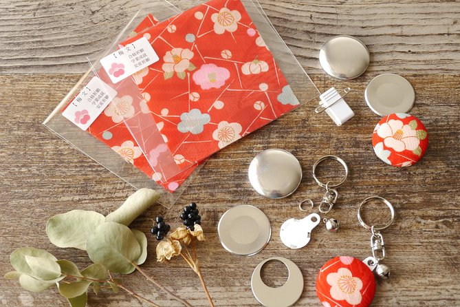 Make Unique Items With Kimono Fabric Kimono Fabric Badge + Kimono Fabric Keyring