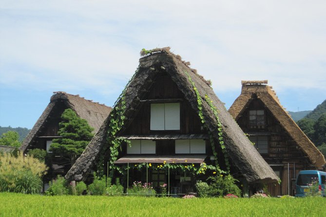 [One-Day Bus Tour Departing From Kanazawa Station] Shirakawa-Go and Gokayama – Two World Heritage Villages Enjoyable Bus Tour