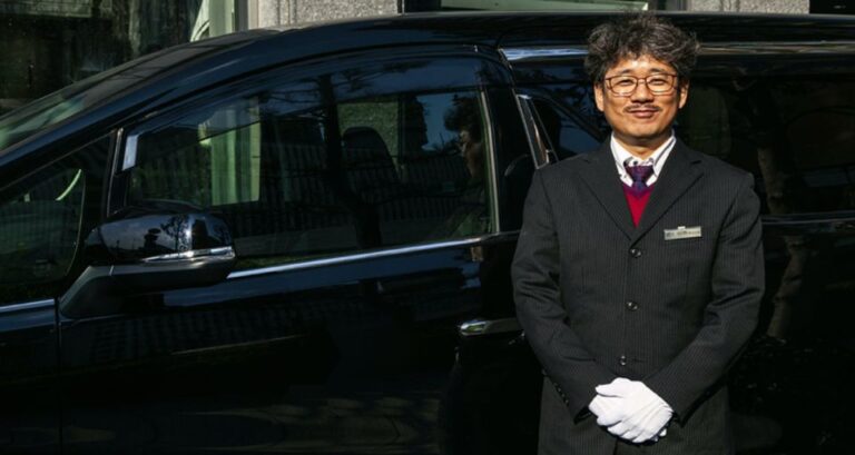 Osaka City: Private One-Way Transfers To/From Kobe City