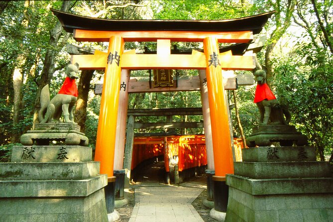 Private Fushimi Red Gates & Secret Bamboo Mountain Trekking Tour