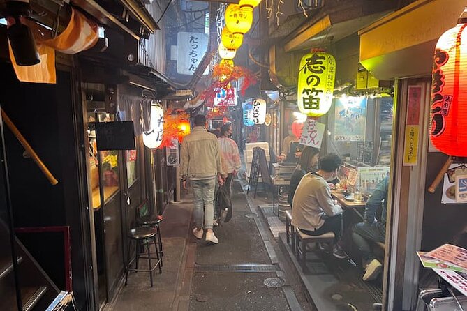 Shinjuku Kabukicho and Golden Gai Walk & Eat Tour