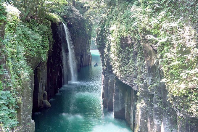 *Stay at Beppu, 2-Day Charter Bus Tour to Takachiho From Fukuoka