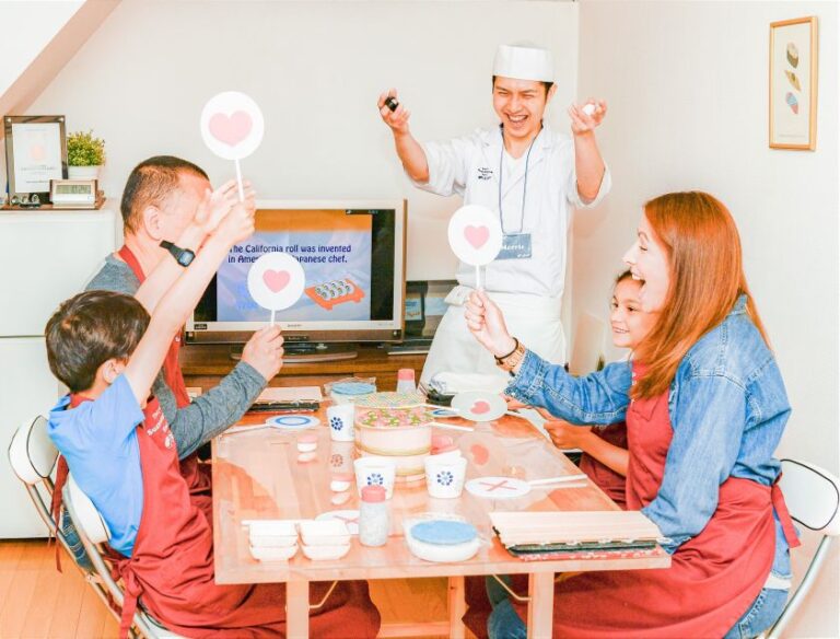 Sushi Making Class in English With Friendly Chef in Tokyo