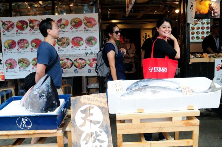 Tokyo: Guided Tour of Tsukiji Fish Market With Tastings