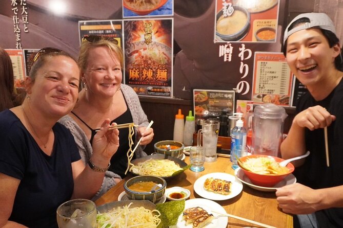 Tokyo : Local Bar and Ramen Hopping Tour in Ikebukuro