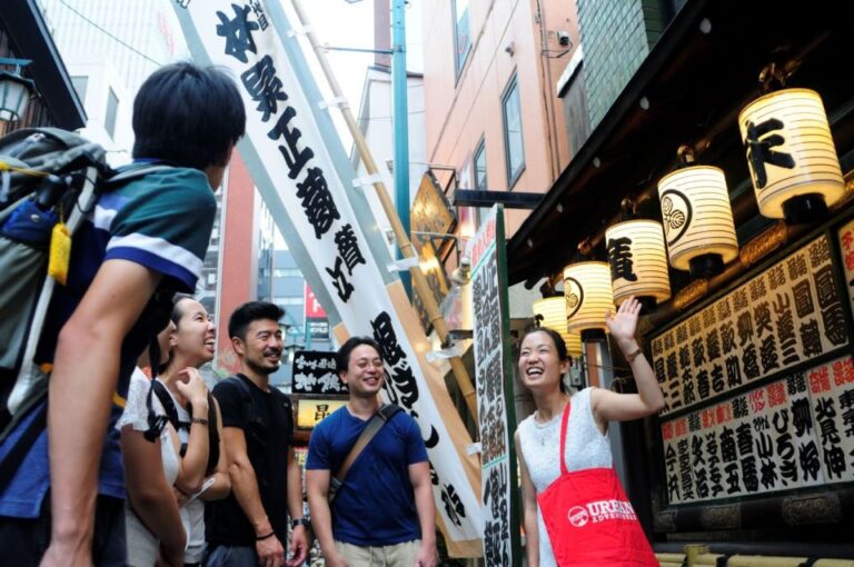 Tokyo: Shinjuku Drinks and Neon Nightlife Tour