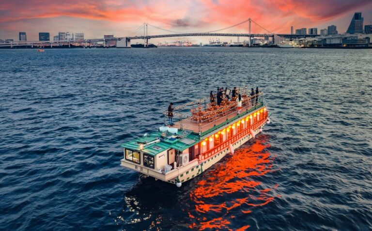 Tokyo: Yakatabune Cruise With Meal and Traditional Show
