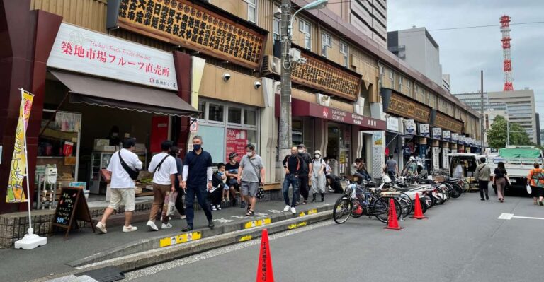 Tsukiji: Outer Market Walking Tour & Sake Tasting Experience