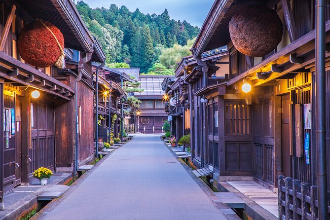 1Day Private Shirakawago and Takayama With Public Bus From Nagoya - Key Points