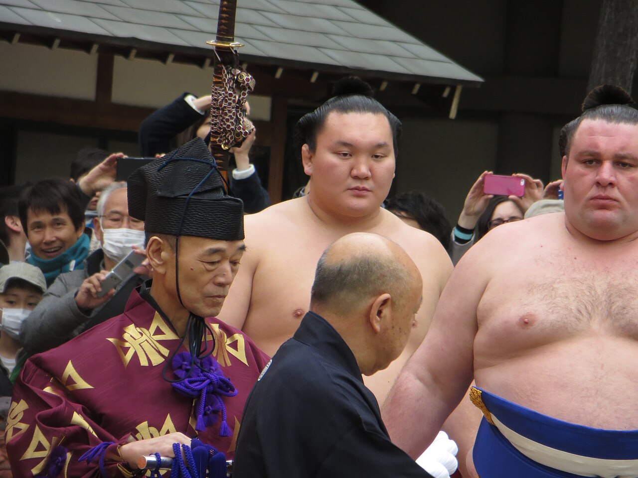 Hakuho performing yokozuna dohyo-iri ceremony