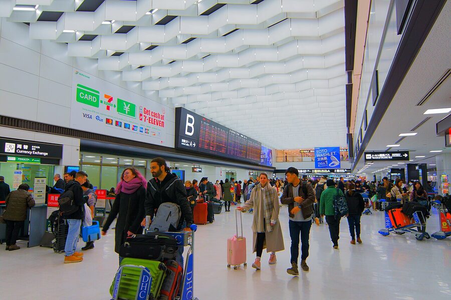 Narita Airport Terminal 2 arrival lobby (成田空港第二ターミナル到着ロビー), December 2019