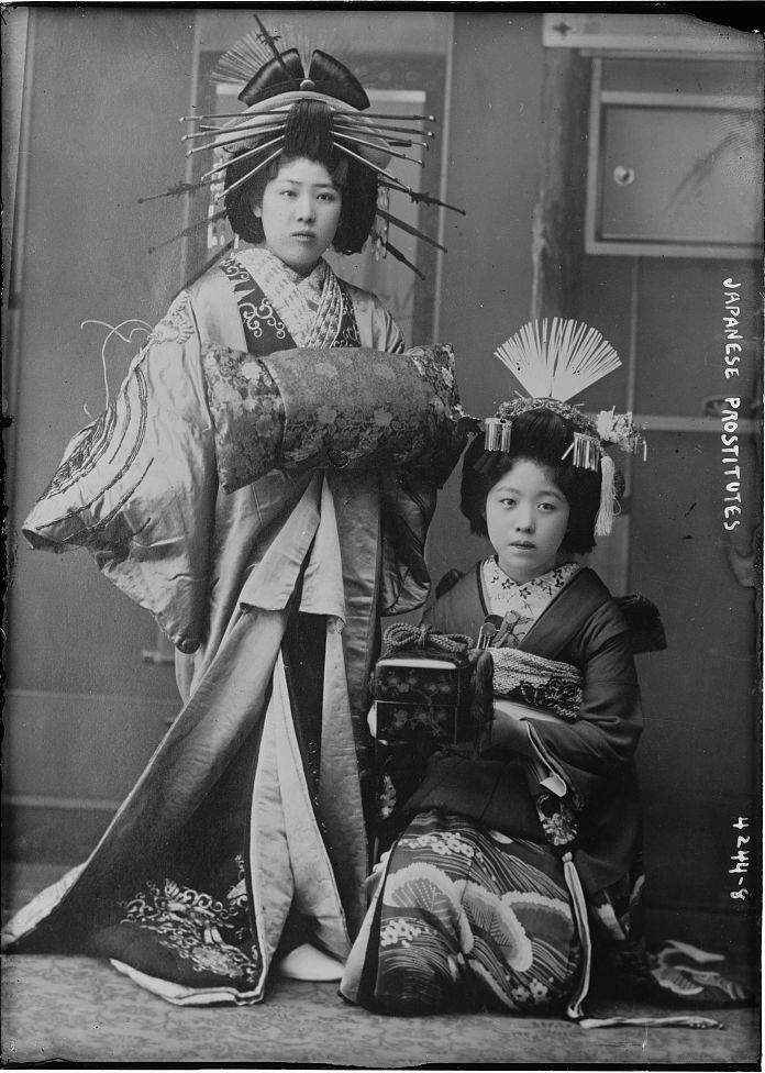 A Japanese oiran in ceremonial dress, photographed in 1917