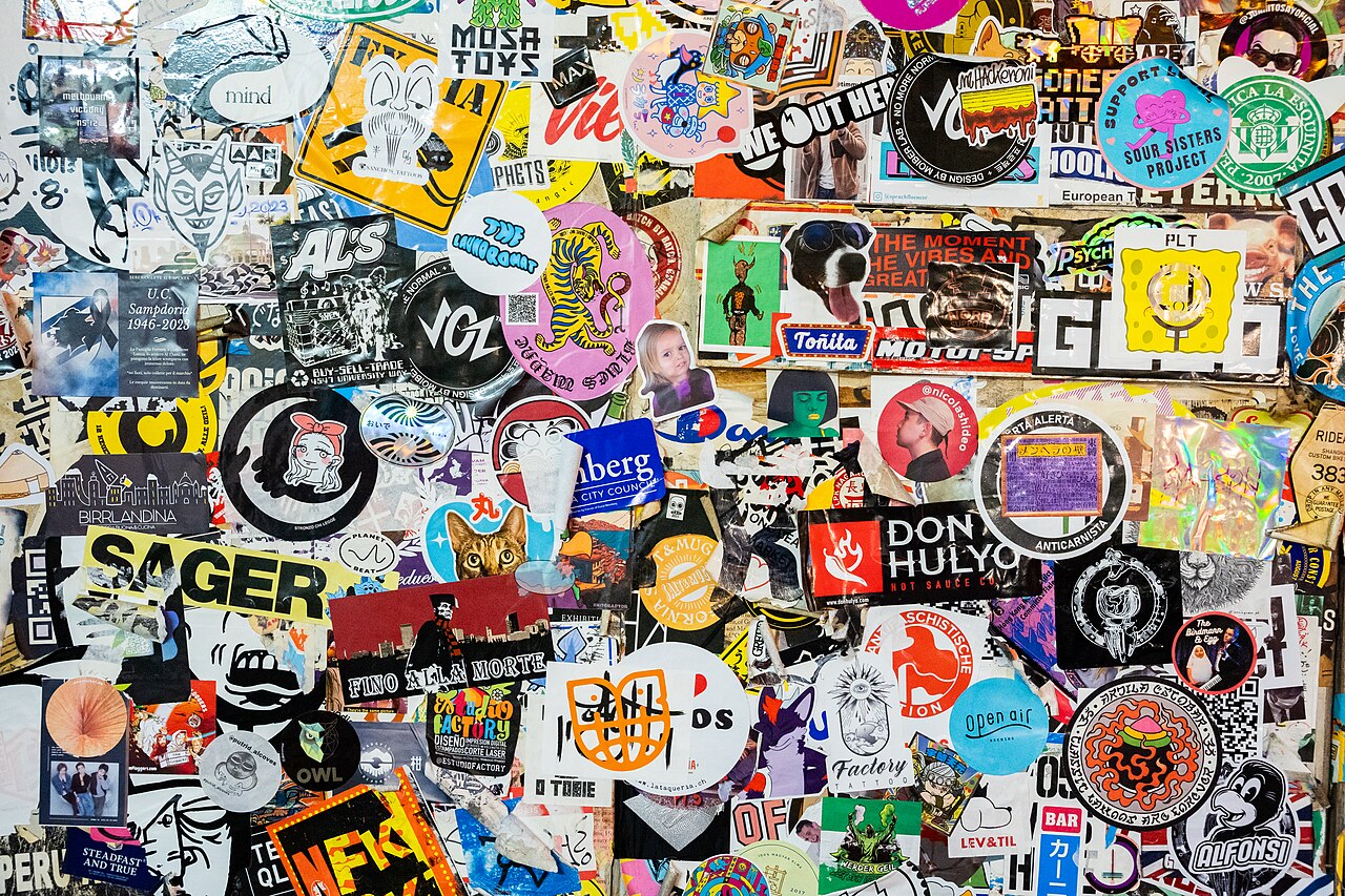 Narrow alley of yakitori bars with red paper lanterns in Omoide Yokocho, Shinjuku, Tokyo