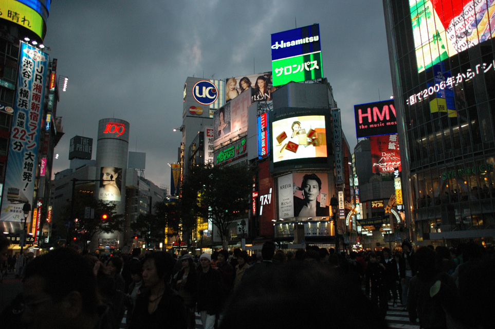 Shibuya Crossing in 2006 during peak gyaru era