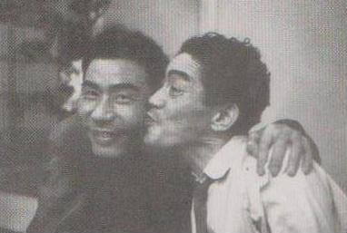 Kazuo Taoka photographed with the comedian Enomoto Kenichi (Enoken)