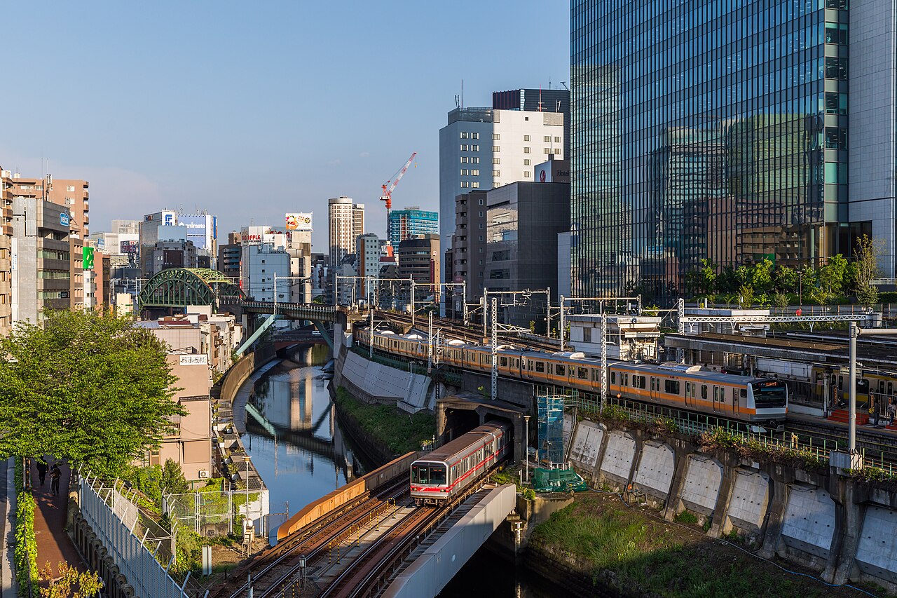 Tokyo Metro and JR East trains at Ochanomizu
