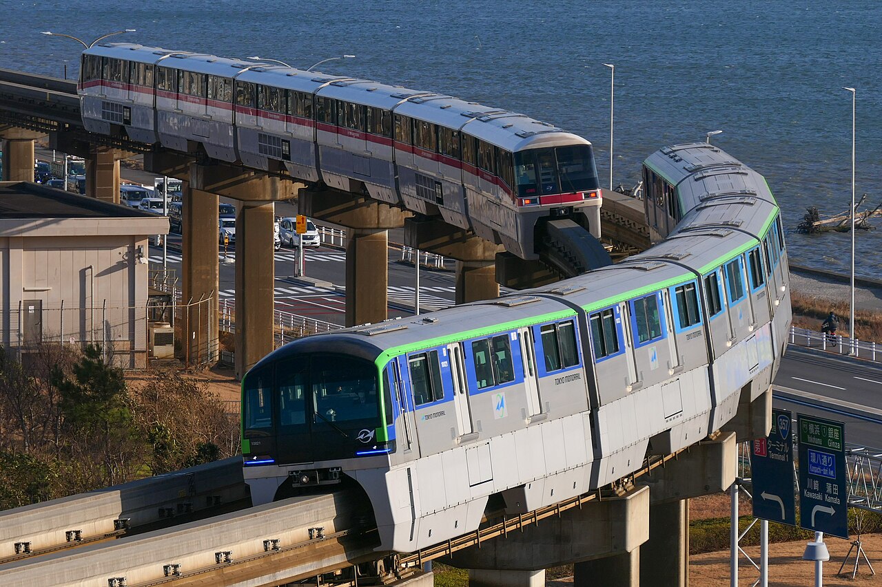 Tokyo Monorail train linking Haneda Airport to Hamamatsucho