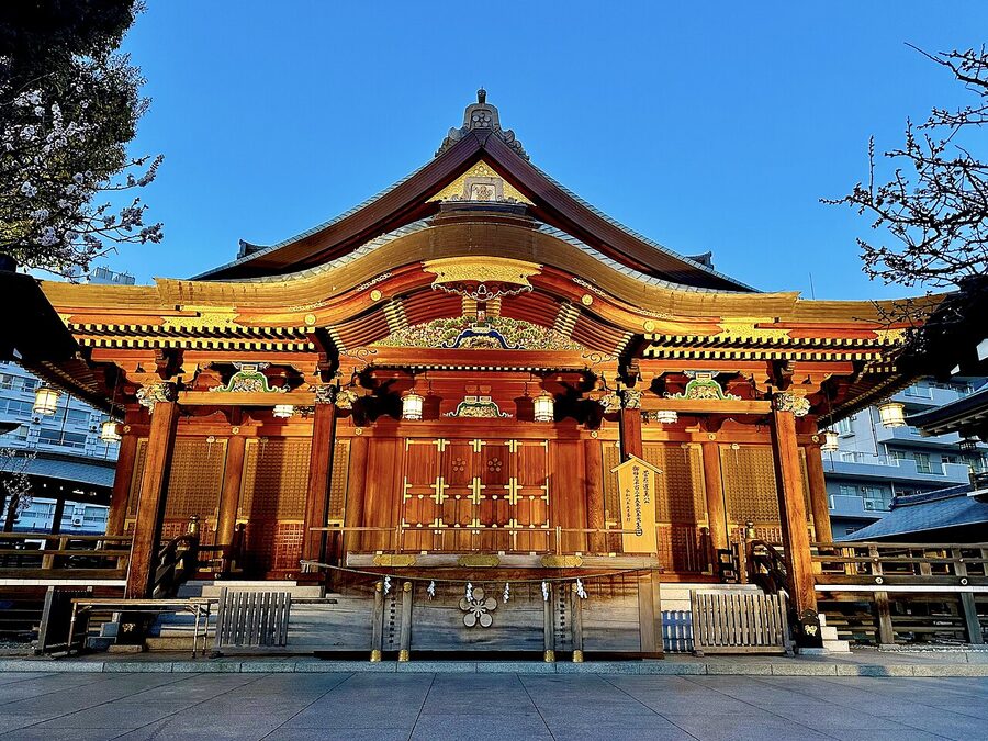 Yushima Tenjin Shrine (Yushima Tenmangū) in Bunkyō, Tokyo, photographed at blue hour