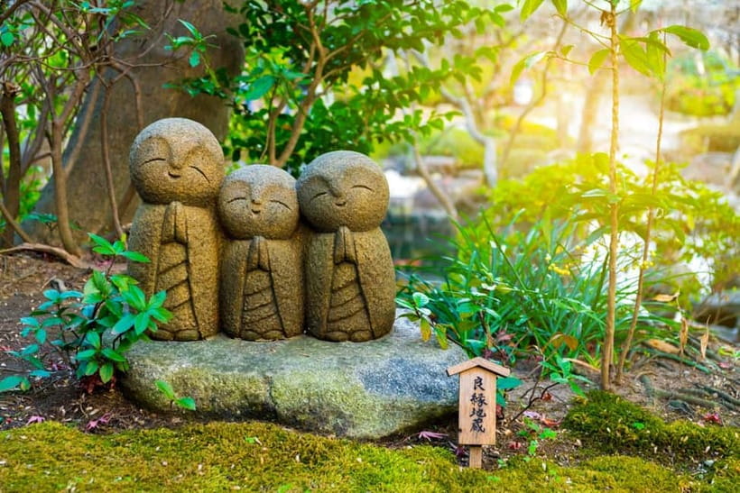 1-Day trip: Kamakura City (Enoshima/Shonan/Beach) - Enoshima adds an island-style finale
