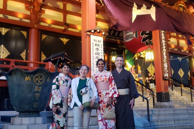 Asakusa: 1400-year history exploration - Kaminarimon Gate and the 250-meter Nakamise approach