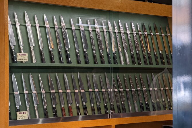 Asakusa: Japanese kitchen knife store visits after history tour - Passing through Kaminarimon and Nakamise Street