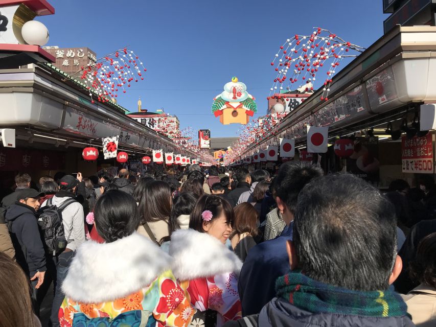 Asakusa: Kitchen knife store visits after history tour - Kaminarimon and the approach to Sensoji