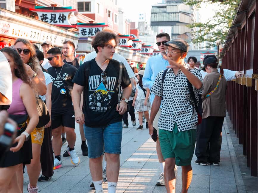 Asakusa Private Food Walking Tour for Family - Asakusa sights between bites