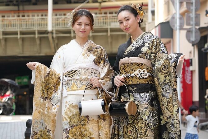 Asakusa Rental Kimono in Tokyo - Choosing a Kimono Near Senso-ji