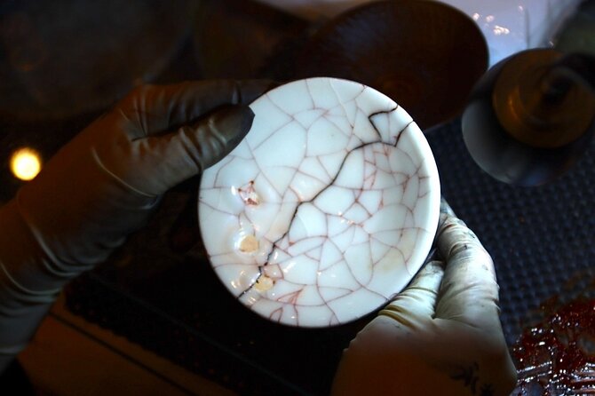 Authentic Pure Gold Kintsugi Workshop with Master Taku in Tokyo - Option A: traditional lacquer and pure gold