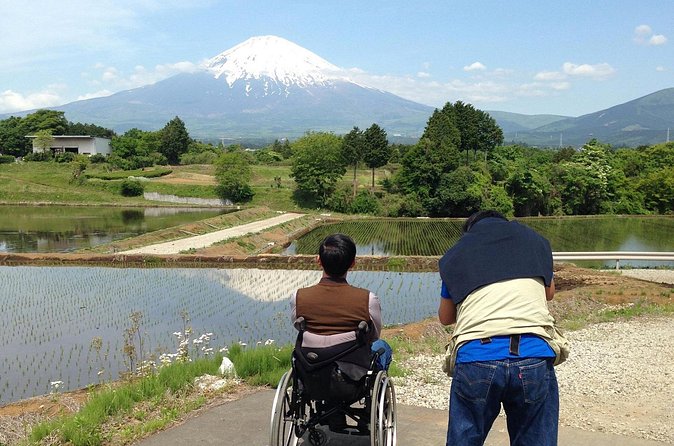 Barrier-Free Private Mt. Fuji Tour for Wheelchair Users - Itchiku Kubota’s remarkable kimono art