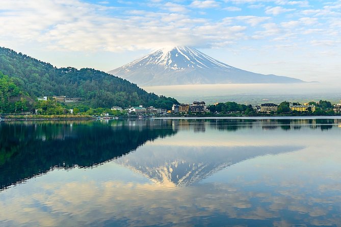 Barrier-Free Private Mt. Fuji Tour for Wheelchair Users - Oshino Hakkai and its eight clear springs