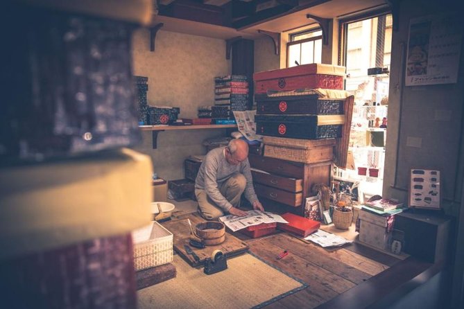 Best of Tokyo's Shopping & Food: Japanese Cultural Experience - Nihonbashi’s paper, brushes, fans, and gold leaf