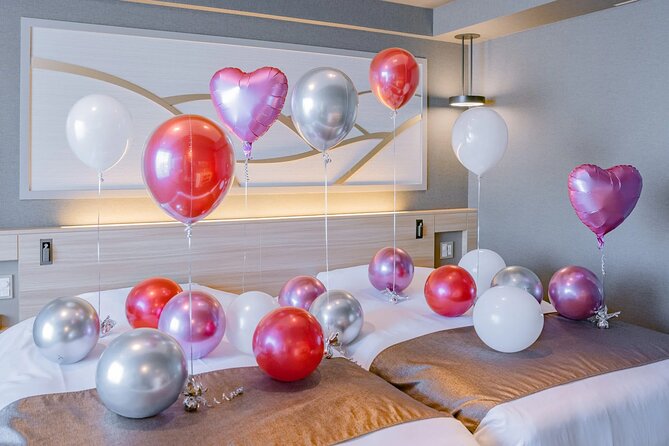 Birthday celebration surprise with balloon decoration! - Turning an ordinary Tokyo room into a celebration