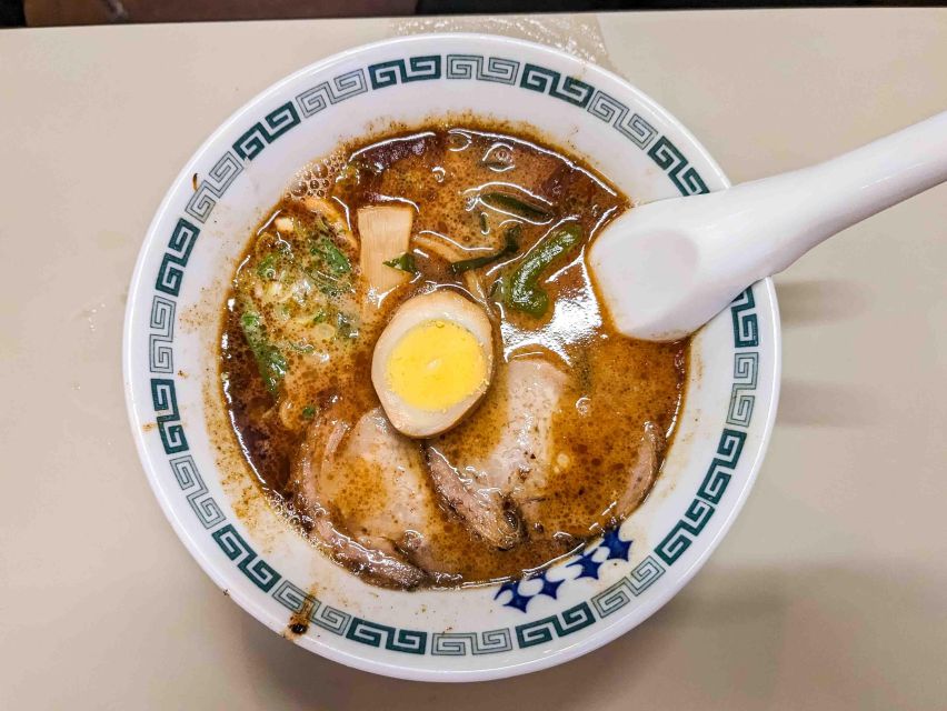 Breakfast Ramen Tour in Shinjuku, Tokyo - Comparing tonkotsu broth with gyoza