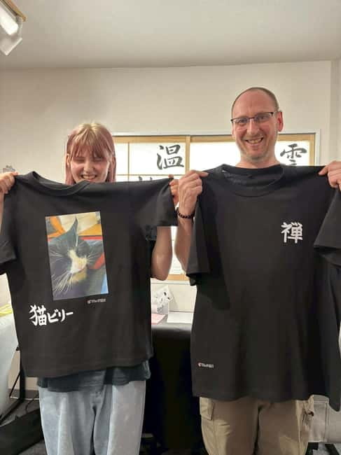 Calligraphy & print your calligraphy on a T-shirt. - Turning brushwork into a T-shirt souvenir