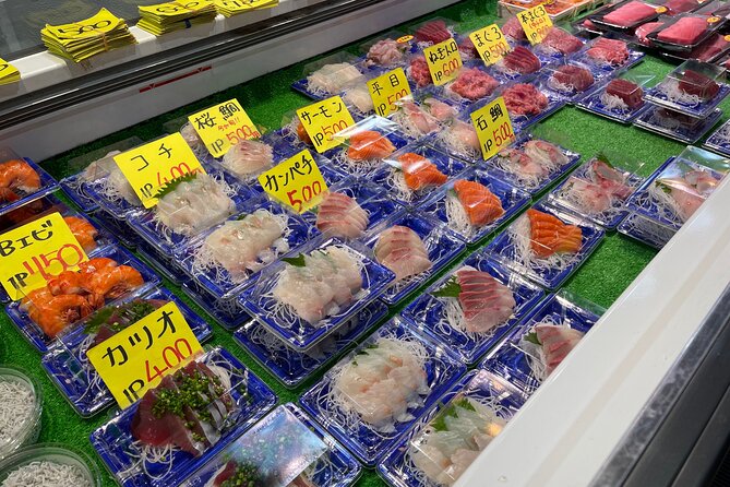 Classic Tsukiji Food Tour - Tasting seasonal bites, not just admiring them