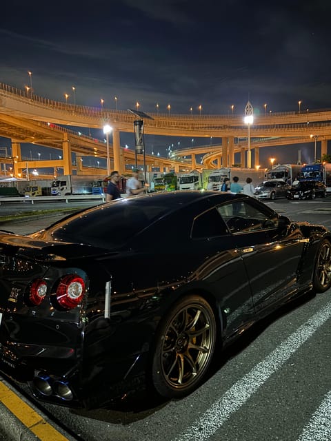 Daikoku cars meet experience by Porsche Macan - Daikoku PA: the heart of the outing