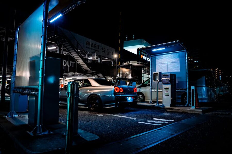 Daikoku & Tokyo Private JDM Tour by Tuned R34 GT-T Skyline - The possible R34-to-R34 run