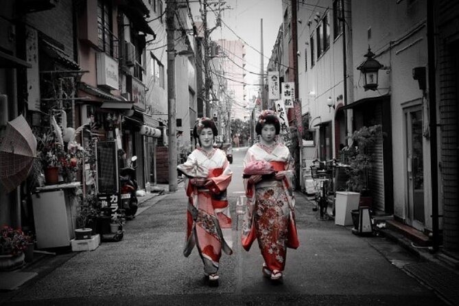 Drinks with Geisha - Photos are included, but manners matter