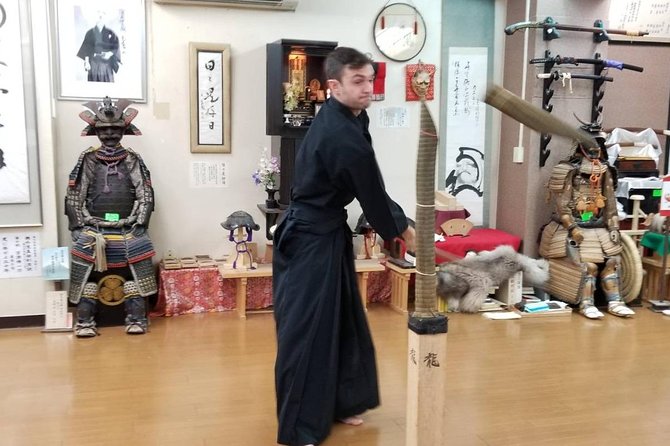 Embrace the Samurai Way: Iaido Swordsmanship Experience in Tokyo - Putting on the iaido uniform