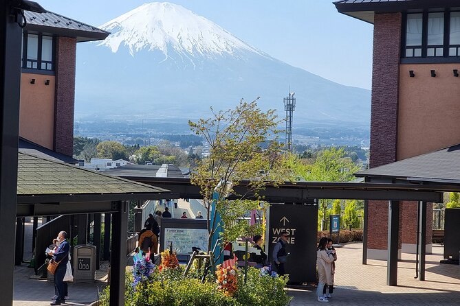 Enjoy Mt. Fuji View and free time shopping at Gotemba Outlets! - Guides, group rhythm, and the bus ride