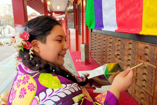 Enjoy plus size Kimono - Walking Asakusa in traditional dress