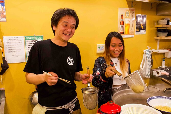 Exclusive Ramen Kitchen Experience - Tebo: shaking water from the noodles