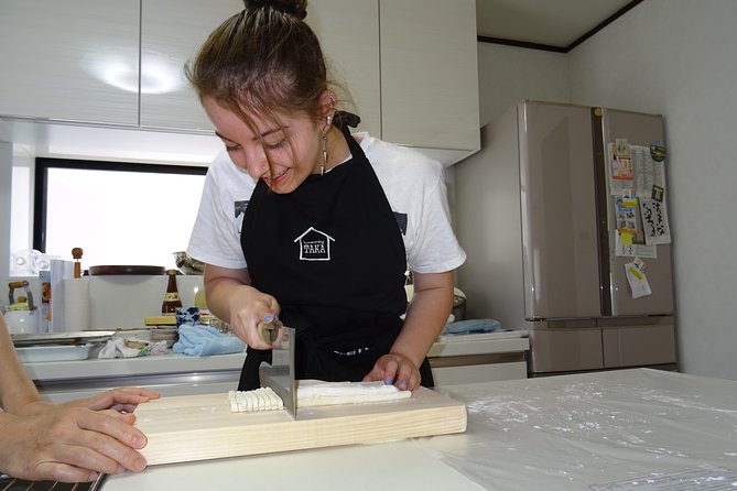 Experience all of Japanese culture and Japanese food experience classes "origami, udon, Japanese food, green tea, calligraphy" in 4 hours - Matcha and Japanese sweets after the meal