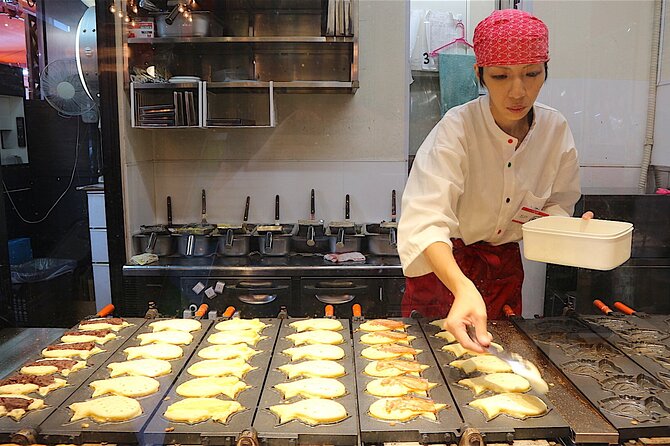 Flavours of Tokyo: A Journey Through Time - Small Group Food Tour - The guides make the long format work