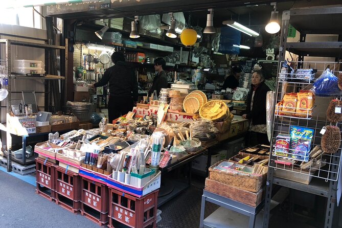 From Ocean to Chopsticks Tsukiji Market Food Tour By Local Expert - Moving through Tsukiji Jogai Market